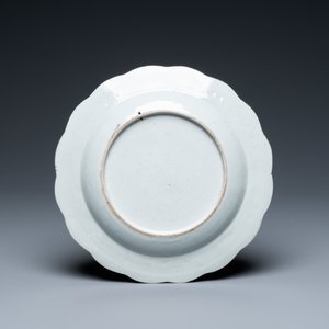 Une assiette en porcelaine de Chine famille rose pour l'exportation à décor du 'Jugement de Paris', Qianlong — photo 2