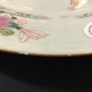 Une assiette en porcelaine de Chine famille rose, Yongzheng, 1723-1735 — photo 3