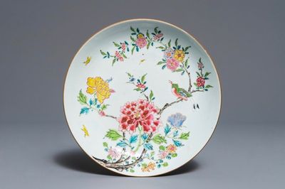 Une assiette en porcelaine de Chine famille rose, Yongzheng