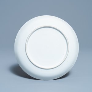 Une assiette en porcelaine de Chine famille rose, Yongzheng — photo 2