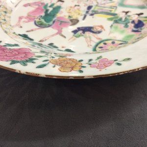 Une assiette en porcelaine de Chine famille rose, Yongzheng — photo 4