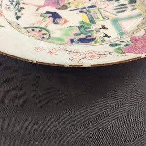Une assiette en porcelaine de Chine famille rose, Yongzheng — photo 5