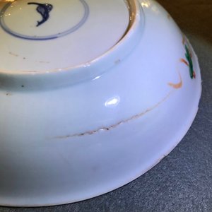Une assiette en porcelaine de Chine famille verte à décor de dragon et phénix, Kangxi — photo 8