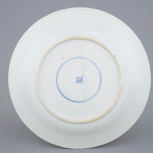 Une assiette en porcelaine de Chine famille verte à décor d'une carpe, Kangxi — photo 2