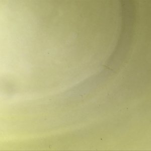 Une assiette en porcelaine de Chine jaune monochrome, marque de Hongzhi, 19/20ème — photo 4