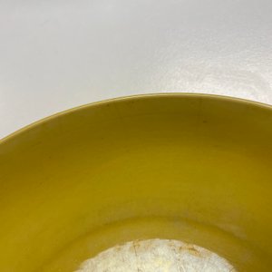Une assiette en porcelaine de Chine jaune monochrome, marque et époque de Kangxi — photo 3