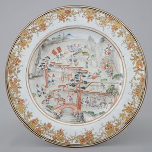Une assiette en porcelaine de Chine pour l'export à décor d'une procession, 18ème — photo 1