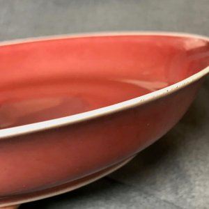 Une assiette en porcelaine de Chine rouge monochrome, Qianlong — photo 8