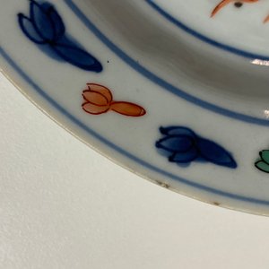 Une assiette en porcelaine de Chine wucai de type ko-sometsuke, époque Transition — photo 8