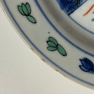 Une assiette en porcelaine de Chine wucai de type ko-sometsuke, époque Transition — photo 9