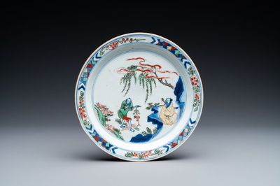 Une assiette en porcelaine de Chine wucai de type ko-sometsuke pour le marché japonais, époque Transition