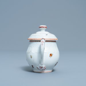 Une assiette et un crémier en porcelaine polychrome de Tournai à décor d'oiseaux, 18ème — photo 5