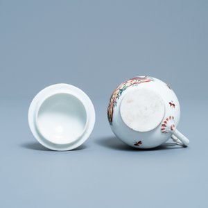Une assiette et un crémier en porcelaine polychrome de Tournai à décor d'oiseaux, 18ème — photo 9
