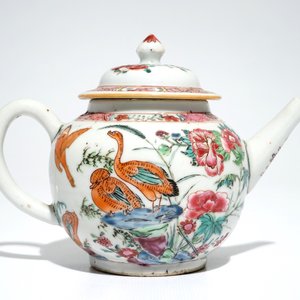 Une assiette et une théière en porcelaine de Chine famille rose à décor d'oies, Yongzheng/Qianlong — photo 6