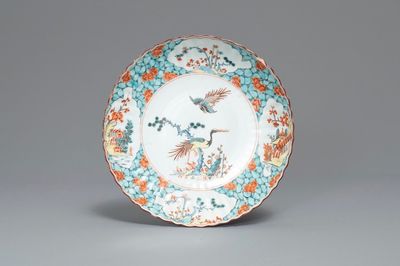 Une assiette godronnée en porcelaine de Chine décorée aux Pays-Bas de style Kakiemon, anc. coll. Auguste le Fort, Yongzheng