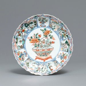 Une assiette godronnée en porcelaine de Chine famille verte, Kangxi — photo 1