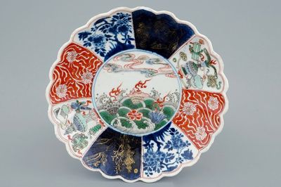 Une assiette lobée en porcelaine de Chine famille verte à décor de coquilles, Kangxi