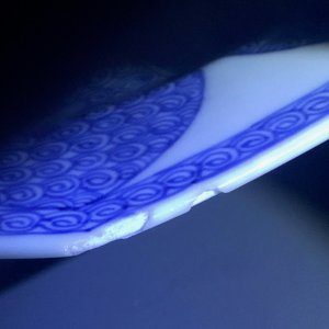 Une assiette octogonale en faïence de Chine bleu et blanc aux armoiries de "de Haze", Yongzheng/Qianlong — photo 6