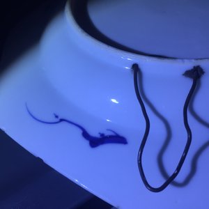 Une assiette octogonale en faïence de Chine bleu et blanc aux armoiries de "de Haze", Yongzheng/Qianlong — photo 8