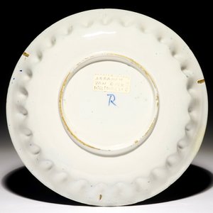 Une assiette raffinée en faïence de Delft bleu et blanc aux voyageurs dans un paysage, début du 18ème — photo 2