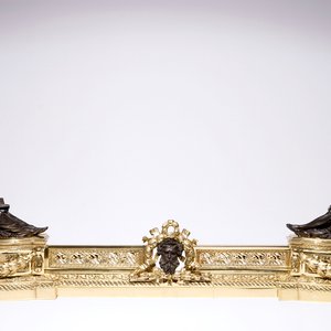 Une barre de cheminée de trois pièces en bronze patiné et doré, France, 19ème — photo 1