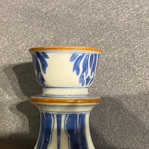 Une base de narguilé en porcelaine de Chine en bleu et blanc, Kangxi — photo 13