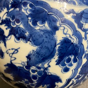 Une base de narguilé en porcelaine de Chine en bleu et blanc, Kangxi — photo 23
