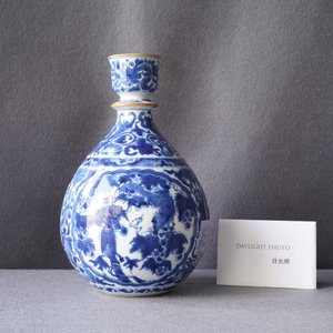 Une base de narguilé en porcelaine de Chine en bleu et blanc, Kangxi — photo 6