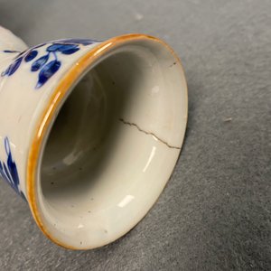 Une base de narguilé en porcelaine de Chine en bleu et blanc, Kangxi — photo 11