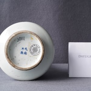 Une base de narguilé en porcelaine de Chine en bleu et blanc, Kangxi — photo 10