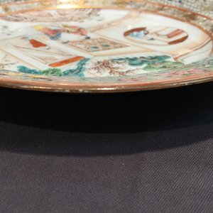 Une belle assiette en porcelaine de Chine aux papillons sur l'aile, Yongzheng, 1723-1735 — photo 7