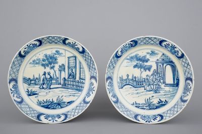 Une belle paire d'assiettes en Delft bleu et blanc, 18ème siècle