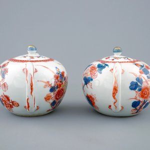Une belle paire de théières en porcelaine de Chine de style Imari, Kangxi — photo 4