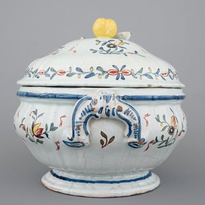 Une belle terrine en faïence de Quimper, manufacture de Caussy, 1750-1770 — photo 3