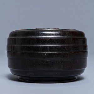 Une boîte à cire en bois incrusté et avec inscription, Chine, 18/19ème — photo 4