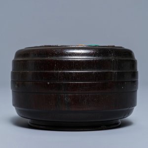 Une boîte à cire en bois incrusté et avec inscription, Chine, 18/19ème — photo 7