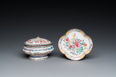 Une boîte à épices couverte et une coupe de forme quadrilobe en émaux de Canton, Chine, Yongzheng/Qianlong