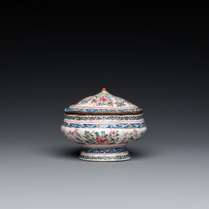 Une boîte à épices couverte et une coupe de forme quadrilobe en émaux de Canton, Chine, Yongzheng/Qianlong — photo 7