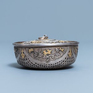Une boîte à grillon en argent partiellement doré, Chine, Qianlong — photo 2
