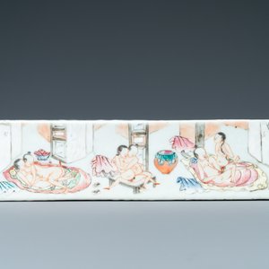 Une boîte à grillons en porcelaine de Chine famille rose à sujet érotique, 1ère moitié du 19ème — photo 2