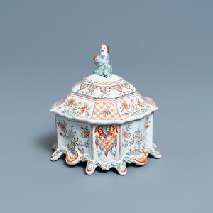 Une boîte à tabac couverte en faïence de Delft polychrome petit feu, 18ème — photo 1