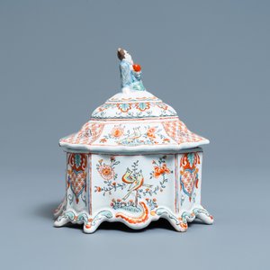 Une boîte à tabac couverte en faïence de Delft polychrome petit feu, 18ème — photo 3