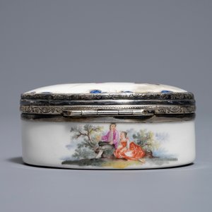 Une boîte à tabac en porcelaine et argent doré, France ou Allemagne, 18ème — photo 4