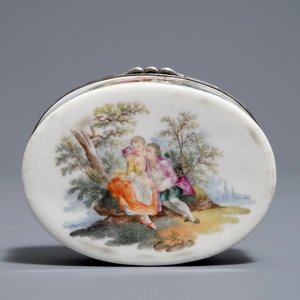 Une boîte à tabac en porcelaine et argent doré, France ou Allemagne, 18ème — photo 7