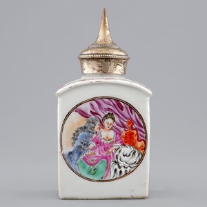 Une boîte à thé au sujet érotique d'une prostituée en porcelaine de Chine, Qianlong, 18ème — photo 1