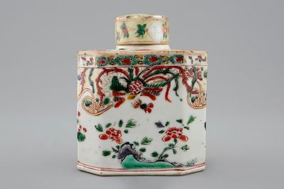 Une boîte à thé aux phénix en porcelaine de Chine famille verte, Kangxi