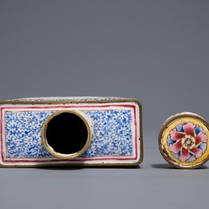 Une boîte à thé couverte en émaux de Canton, Qianlong — photo 5