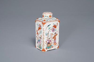 Une boîte à thé couverte en faïence de Delft doré à décor de chinoiserie, 18ème