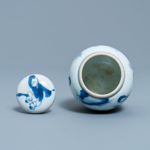 Une boîte à thé couverte en porcelaine de Chine en bleu et blanc, Kangxi — photo 5