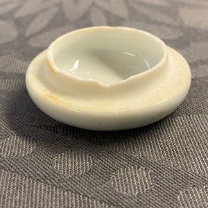 Une boîte à thé couverte en porcelaine de Chine en bleu et blanc, Kangxi — photo 11